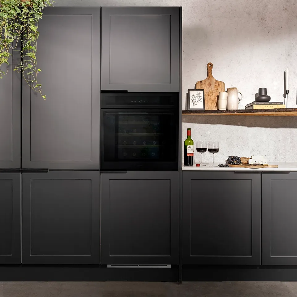 caple-in-column-single-zone-wine-cooler-black-steel-weink-hler image 1