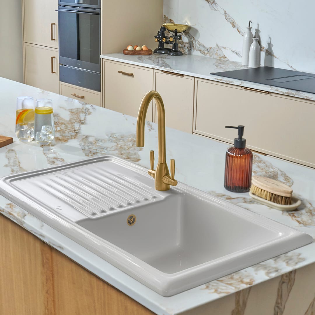 caple-avel-dual-lever-tap-gold-zweigriff-k-chenarmatur image 3
