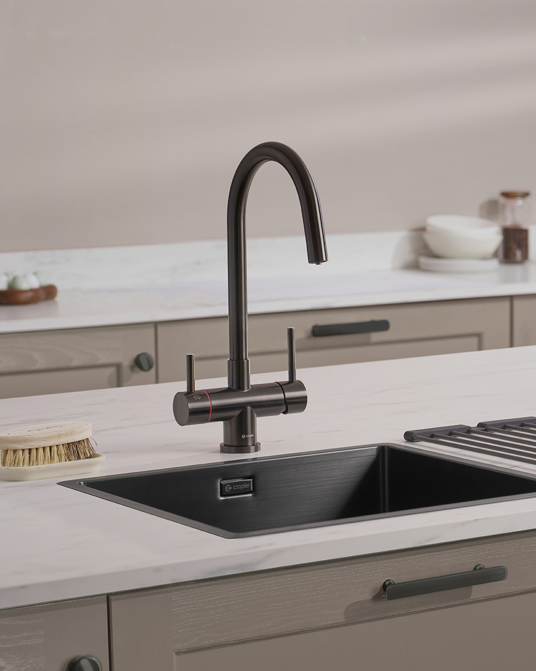 caple-vapos-2-3-in-1-hei-wasserhahn-schwarzstahl image 2