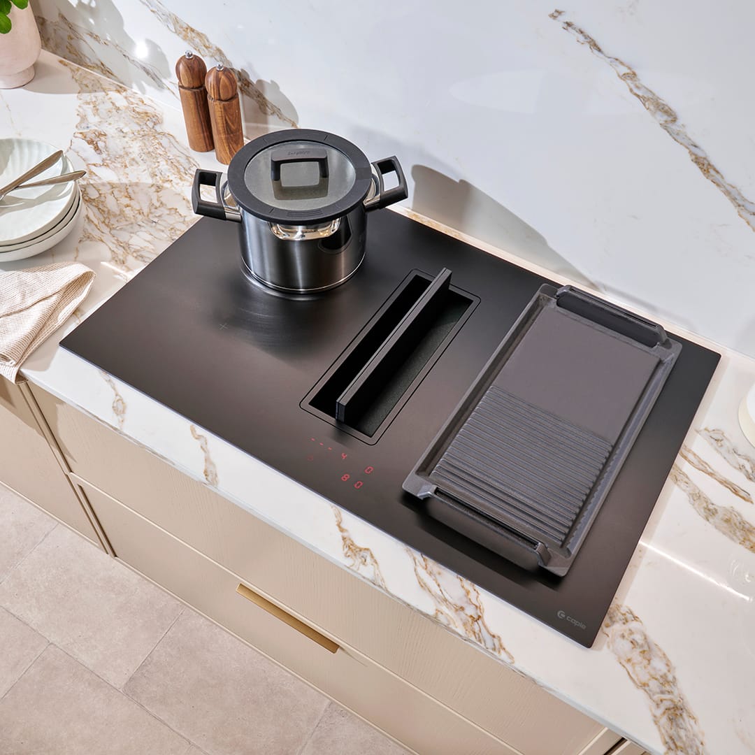 caple-83cm-induktionskochfeld-matt-schwarz-mit-downdraft-abzug image 6