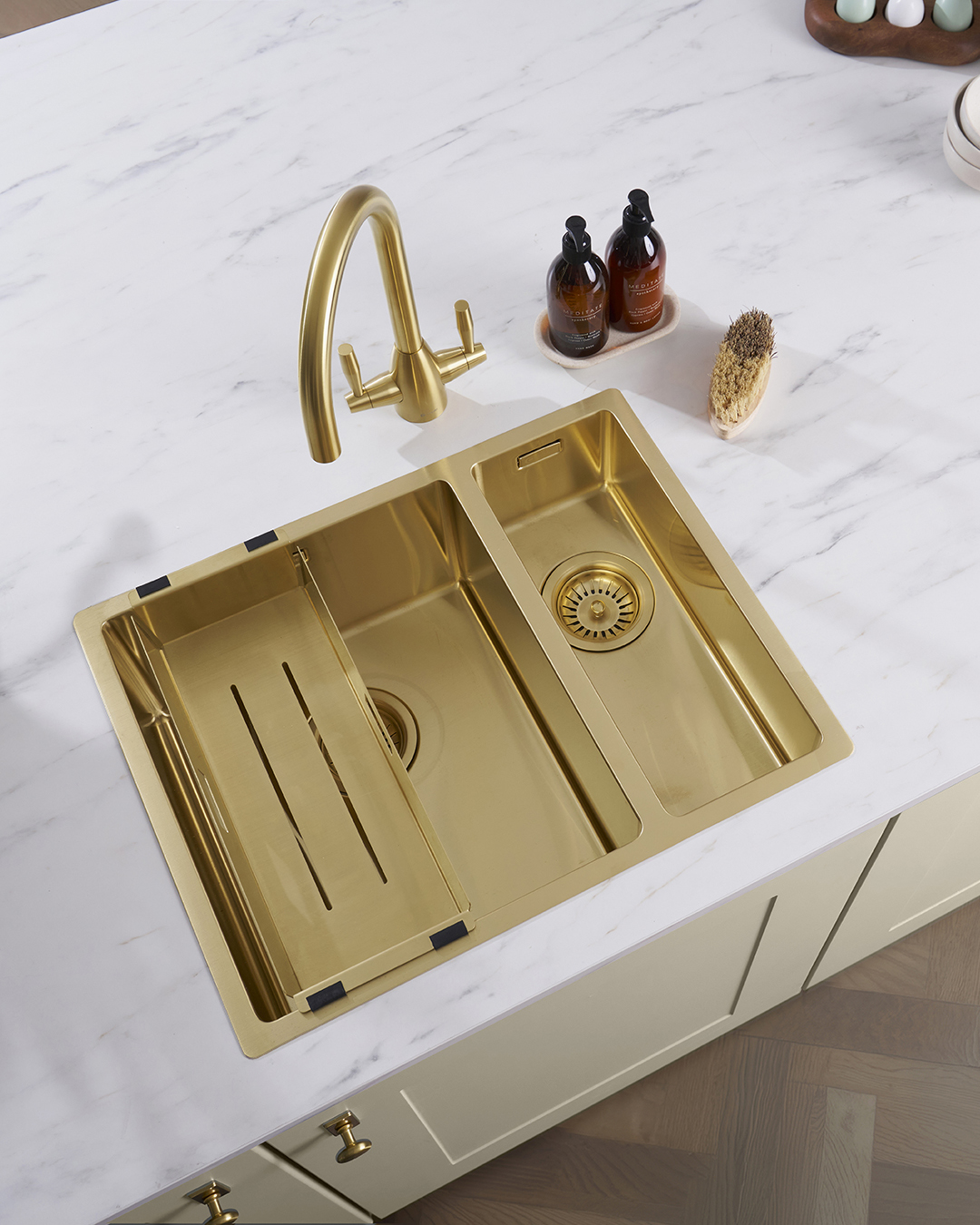caple-avel-dual-lever-tap-gold-zweigriff-k-chenarmatur image 6