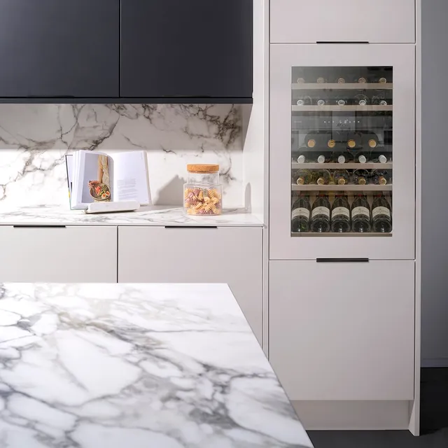 caple-vollintegrierter-in-column-weinschrank-einbau image 1