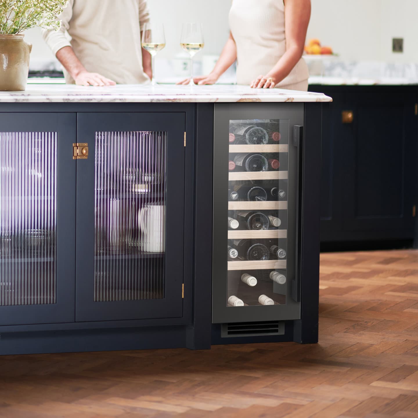 caple-undercounter-single-zone-cooler-gunmetal-unterbau-weink-hler image 2